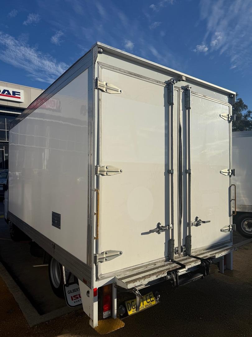 2022 Fuso Canter 515 image 12
