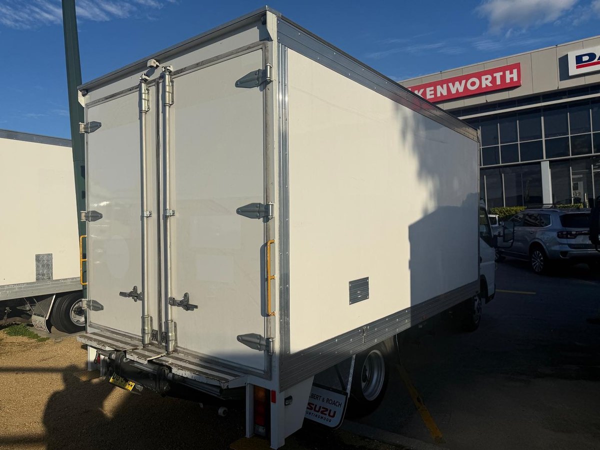 2022 Fuso Canter 515 image 19