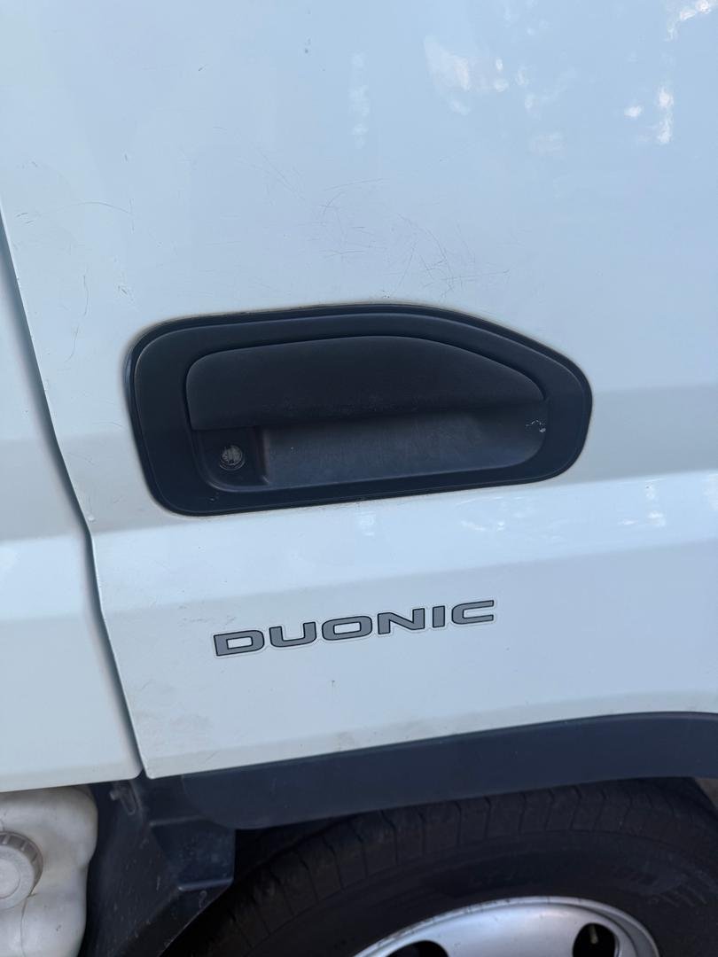 2022 Fuso Canter 515 image 11