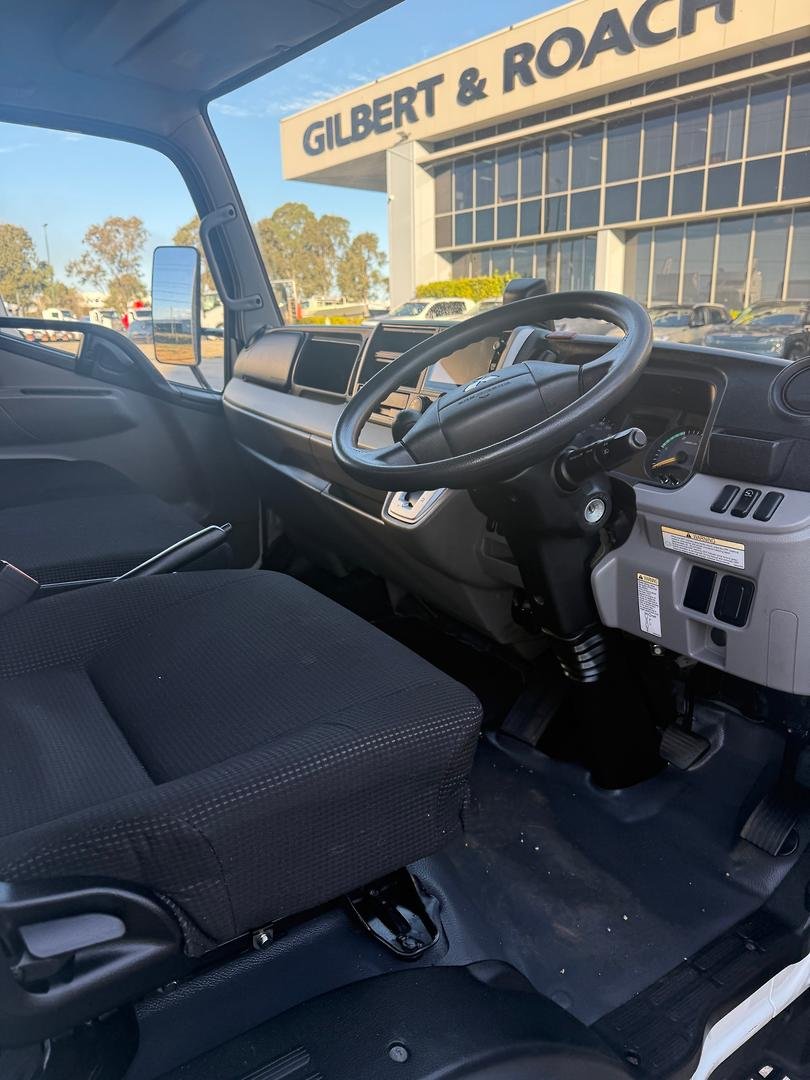 2022 Fuso Canter 515 image 14