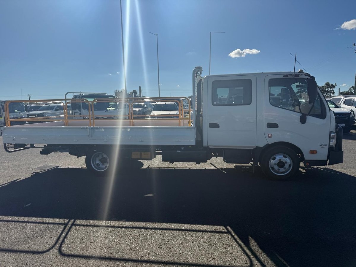 2023 Hino 300 Series 616 Crew image 9