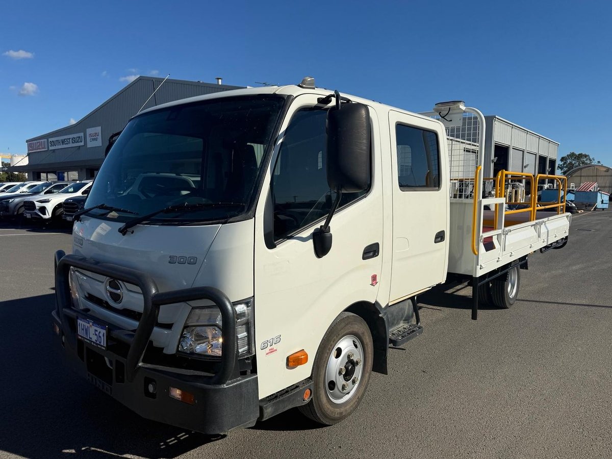 2023 Hino 300 Series 616 Crew image 2
