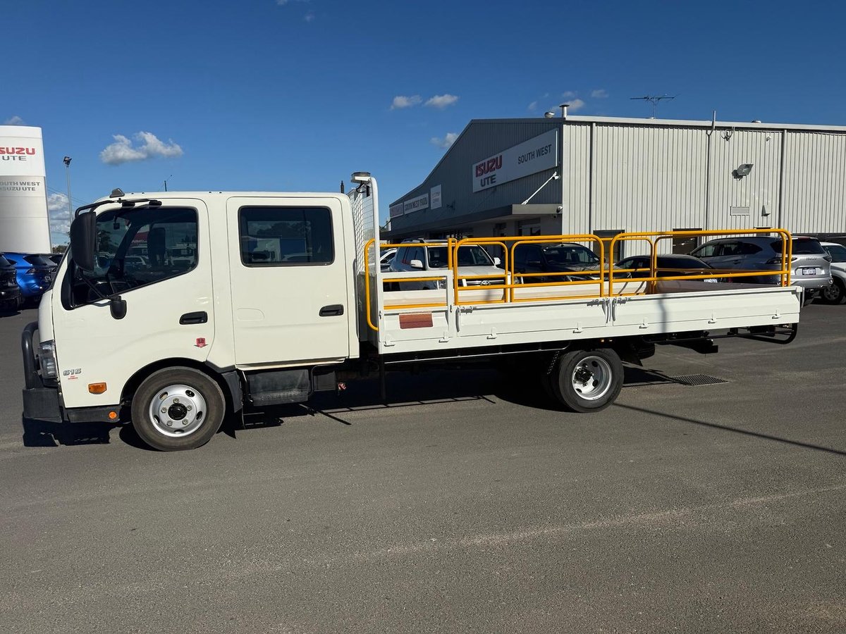 2023 Hino 300 Series 616 Crew image 4