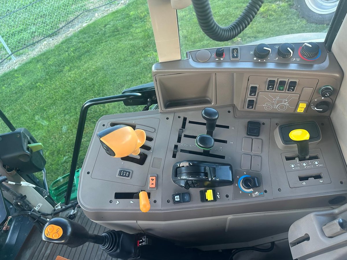 2015 John Deere 6150M image 13