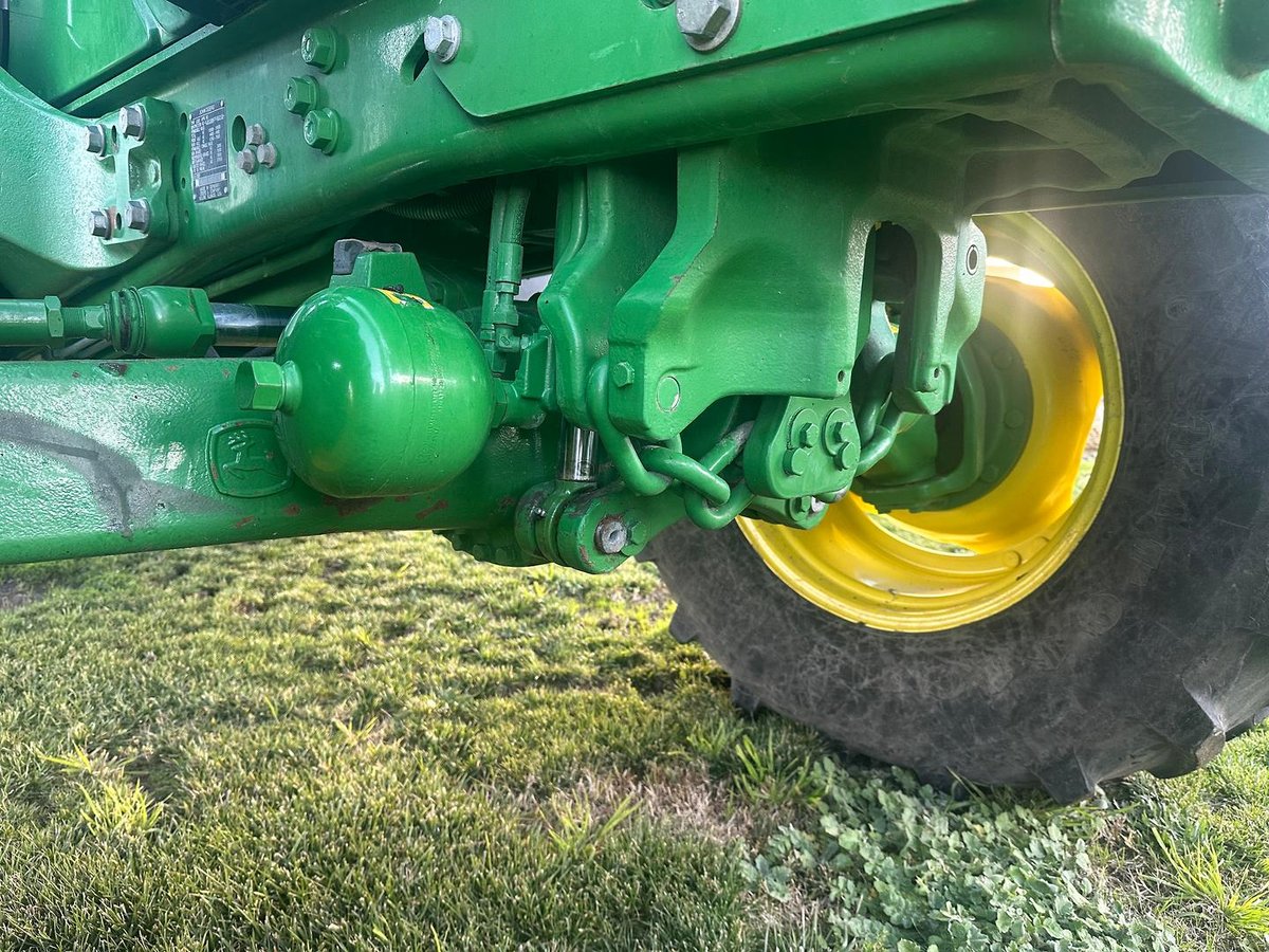2015 John Deere 6150M image 18