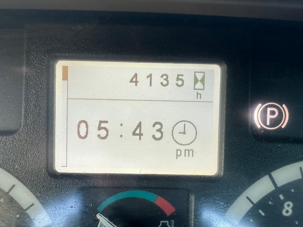 2015 John Deere 6150M image 15