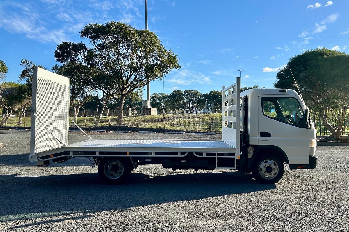 2020 Fuso Canter 515 image 6