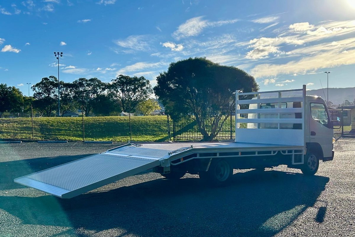 2020 Fuso Canter 515 image 12