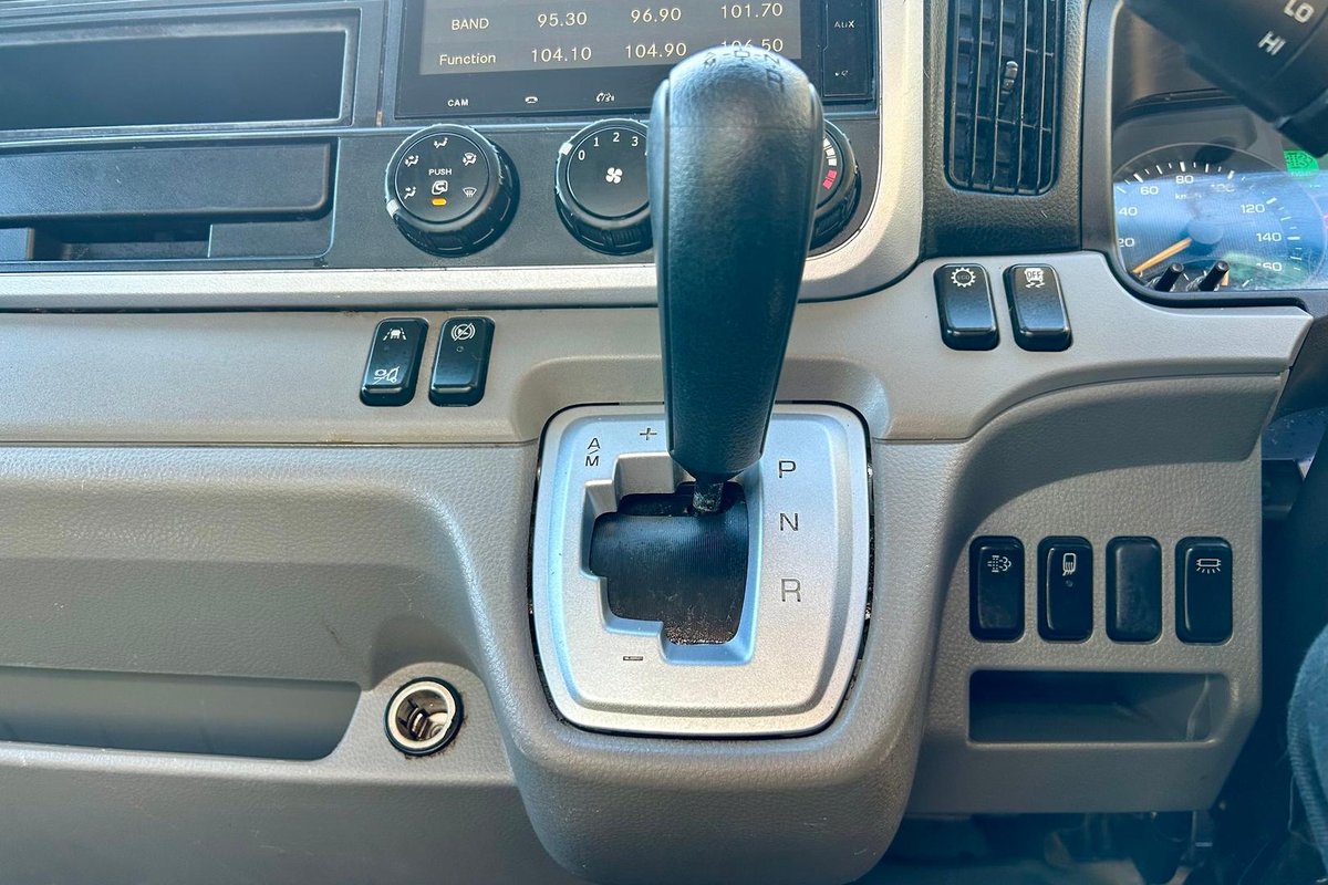 2020 Fuso Canter 515 image 20