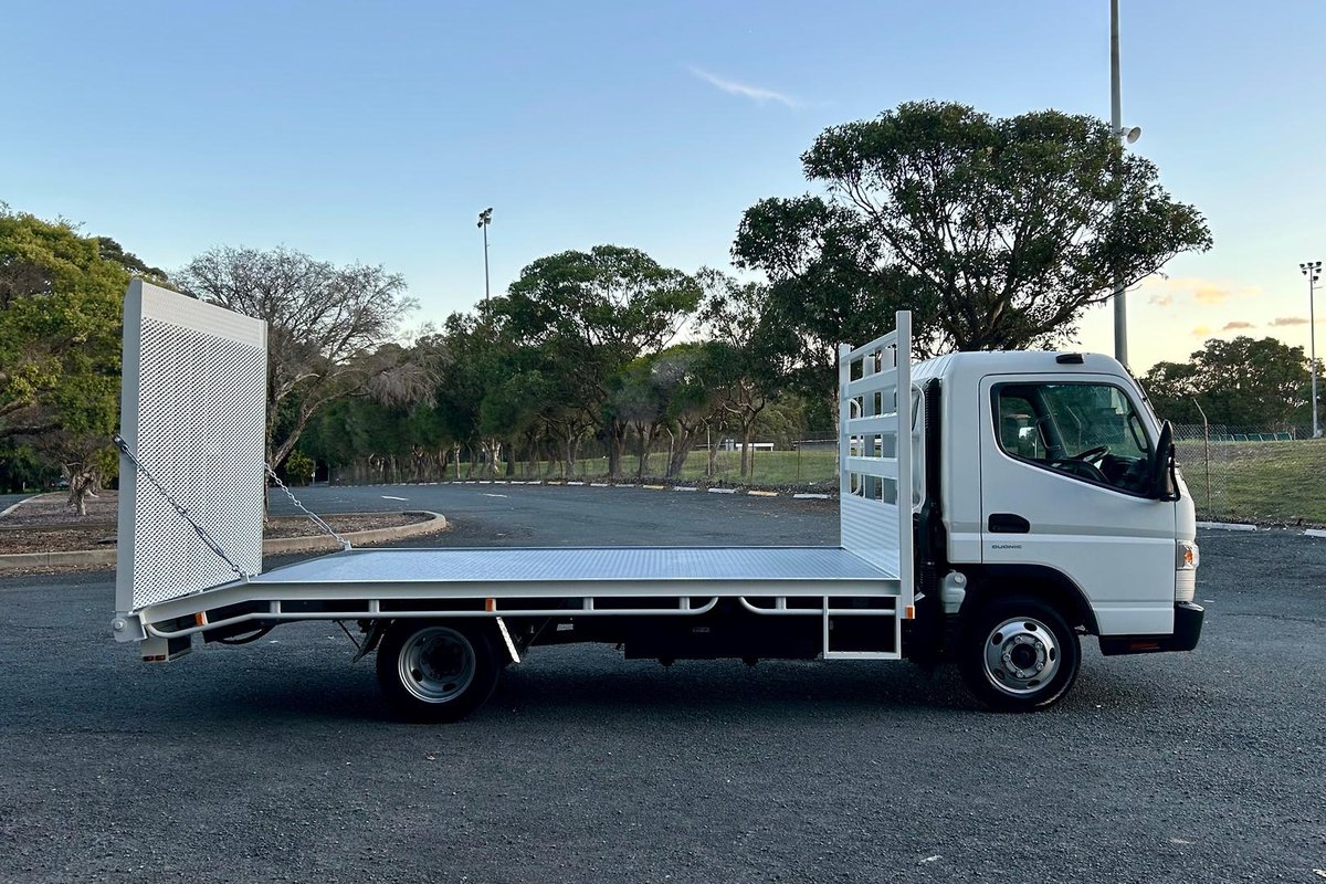 2019 Fuso Canter 515 image 6