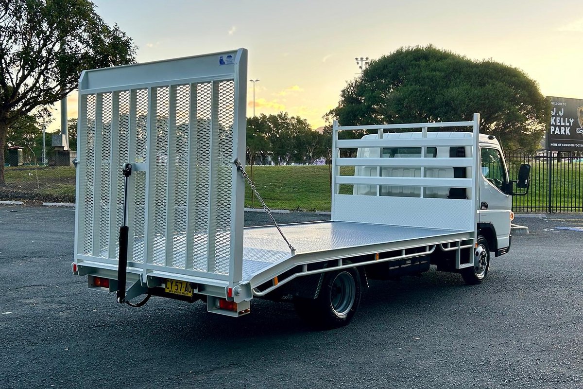 2019 Fuso Canter 515 image 5