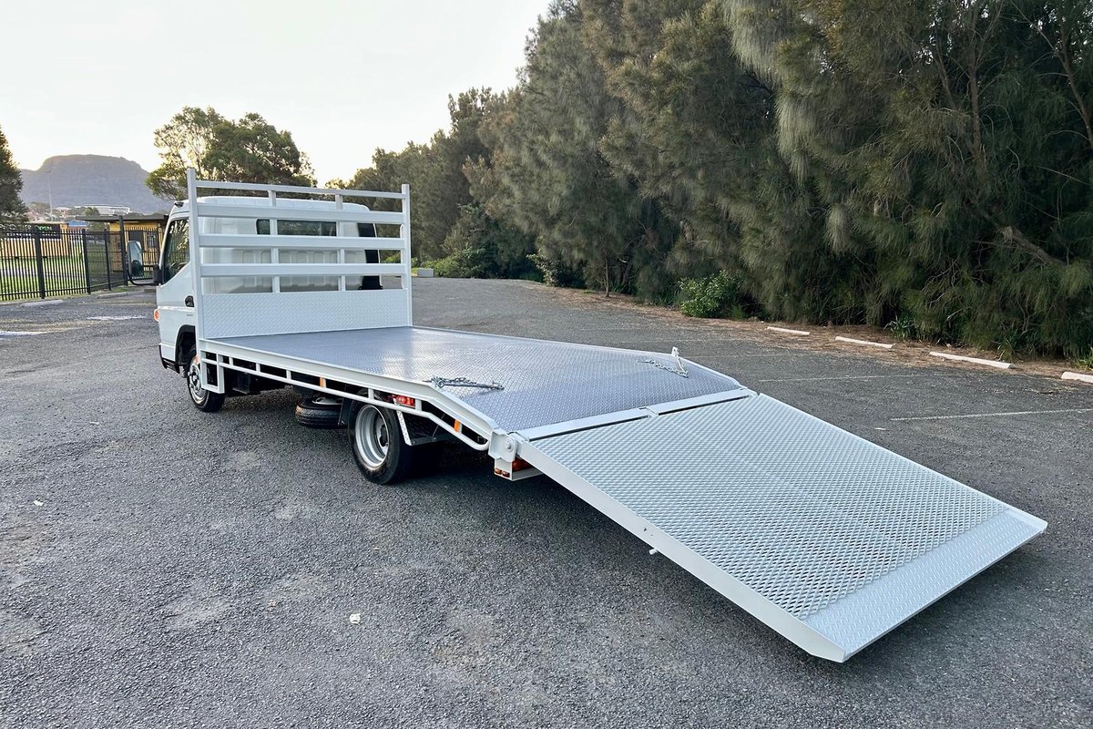 2019 Fuso Canter 515 image 9