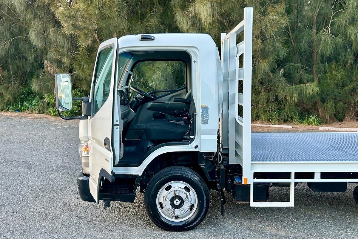 2019 Fuso Canter 515 image 16