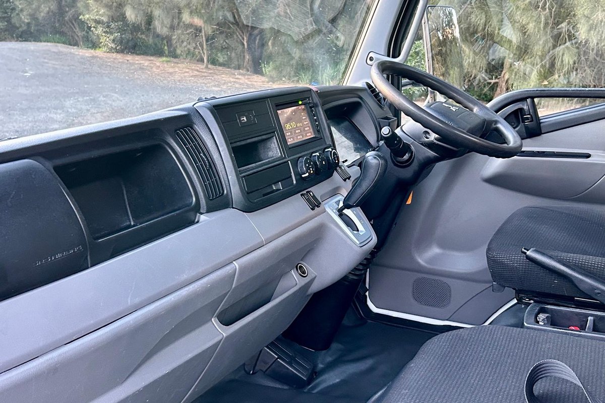 2019 Fuso Canter 515 image 20