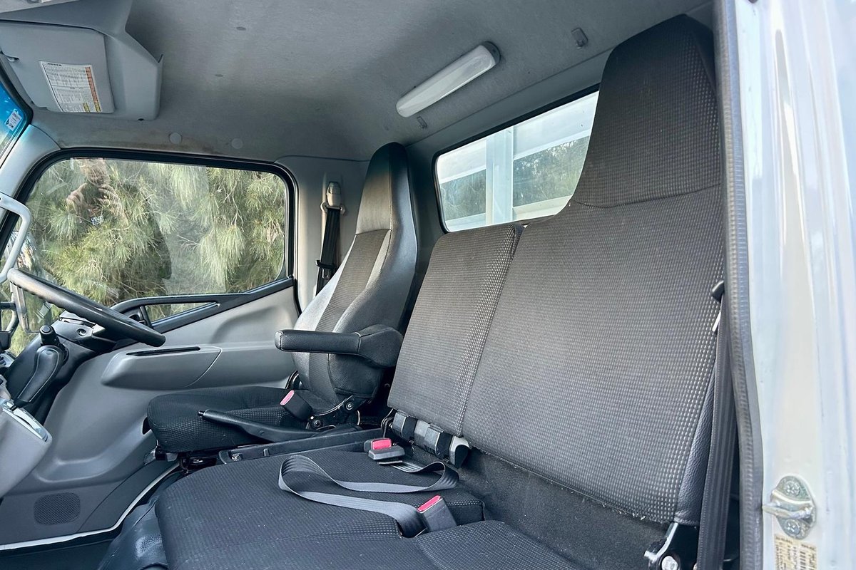 2019 Fuso Canter 515 image 23