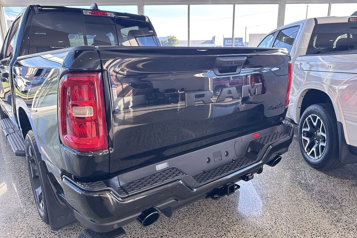 2026 RAM 1500 Express Black Edition Hurricane SO DT MY26 4X4 Dual Range image 12