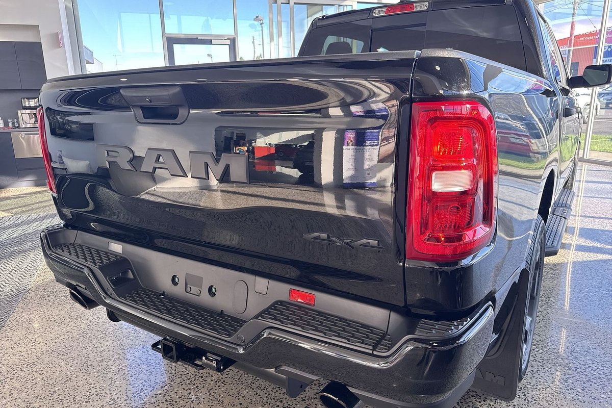 2026 RAM 1500 Express Black Edition Hurricane SO DT MY26 4X4 Dual Range image 13