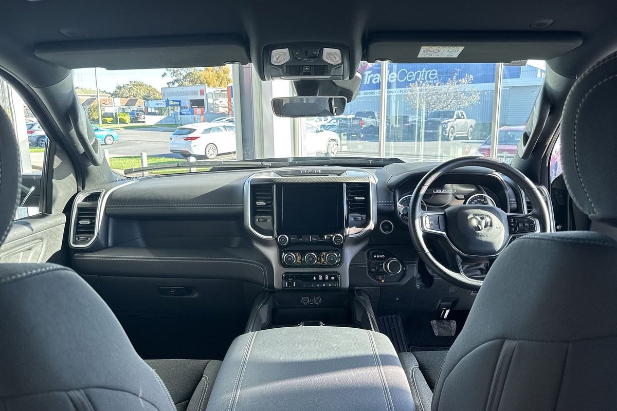 2026 RAM 1500 Express Black Edition Hurricane SO DT MY26 4X4 Dual Range image 18