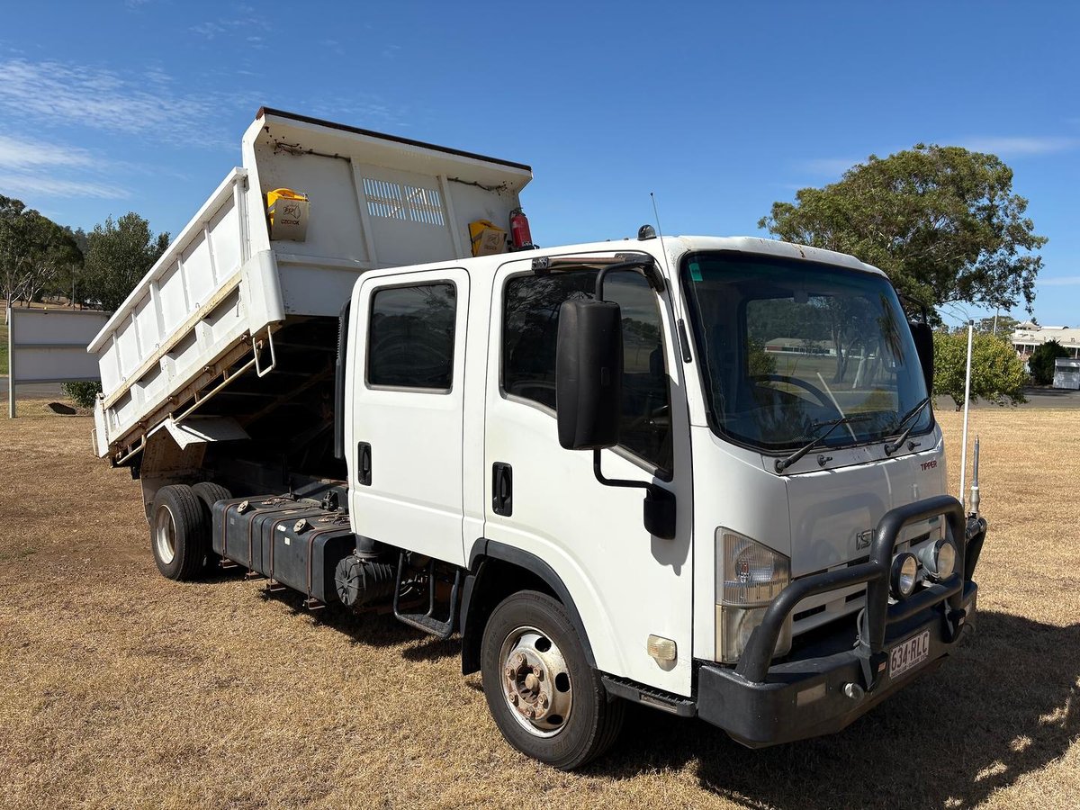 2011 Isuzu N Series Npr 300 image 9
