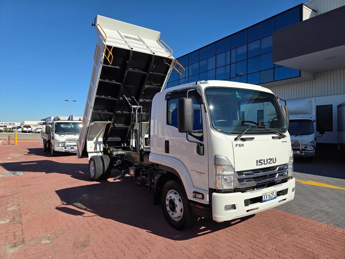 2022 Isuzu Fsr 140/120-260 8 Ton Tipper image 11