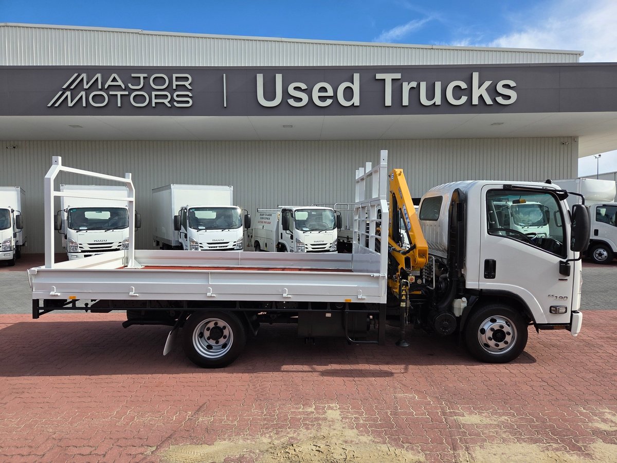 2021 Isuzu Trucks Npr 65/45-190 3 Ton Tray And Crane image 10