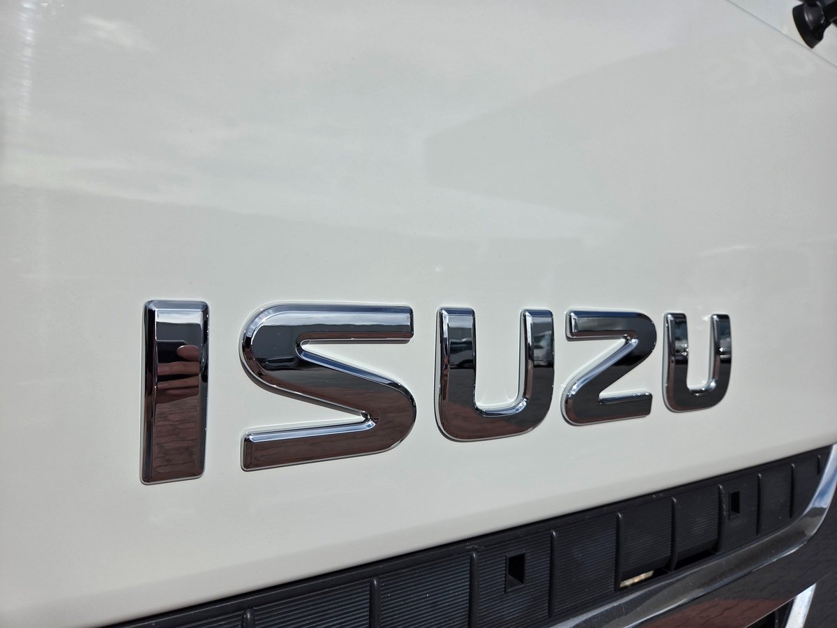 2021 Isuzu Trucks Npr 65/45-190 3 Ton Tray And Crane image 11