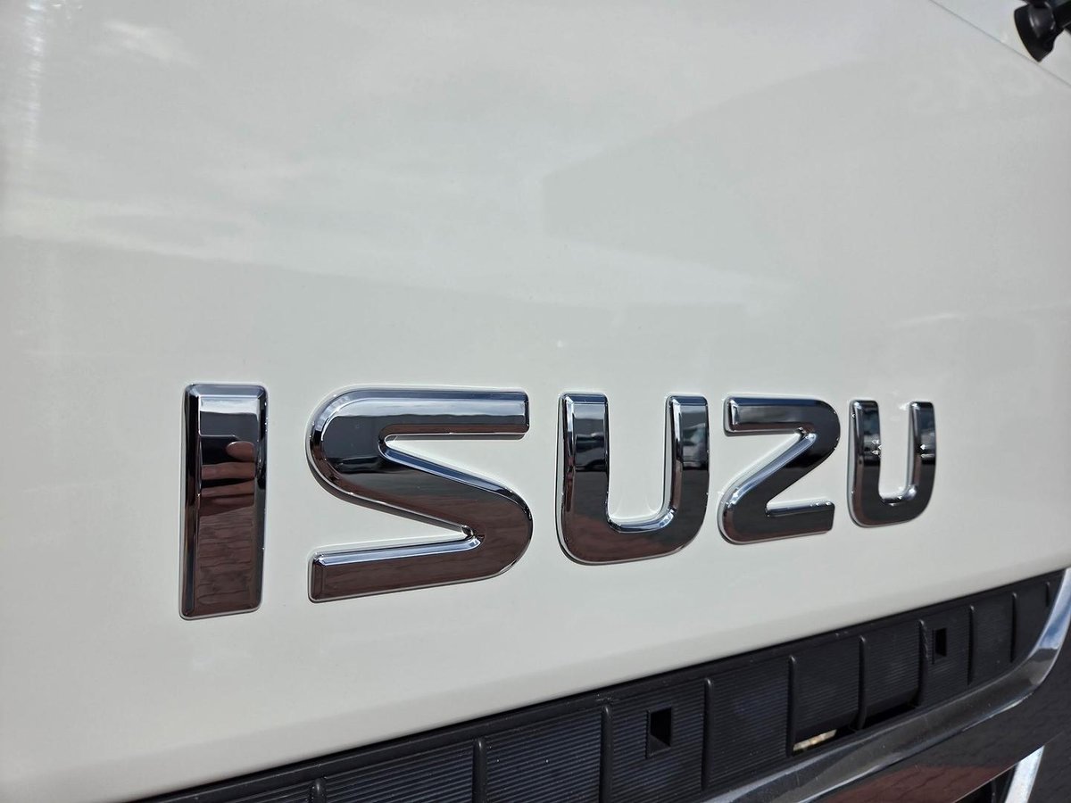 2021 Isuzu Npr 65/45-190 3 Ton Tray And Crane image 11