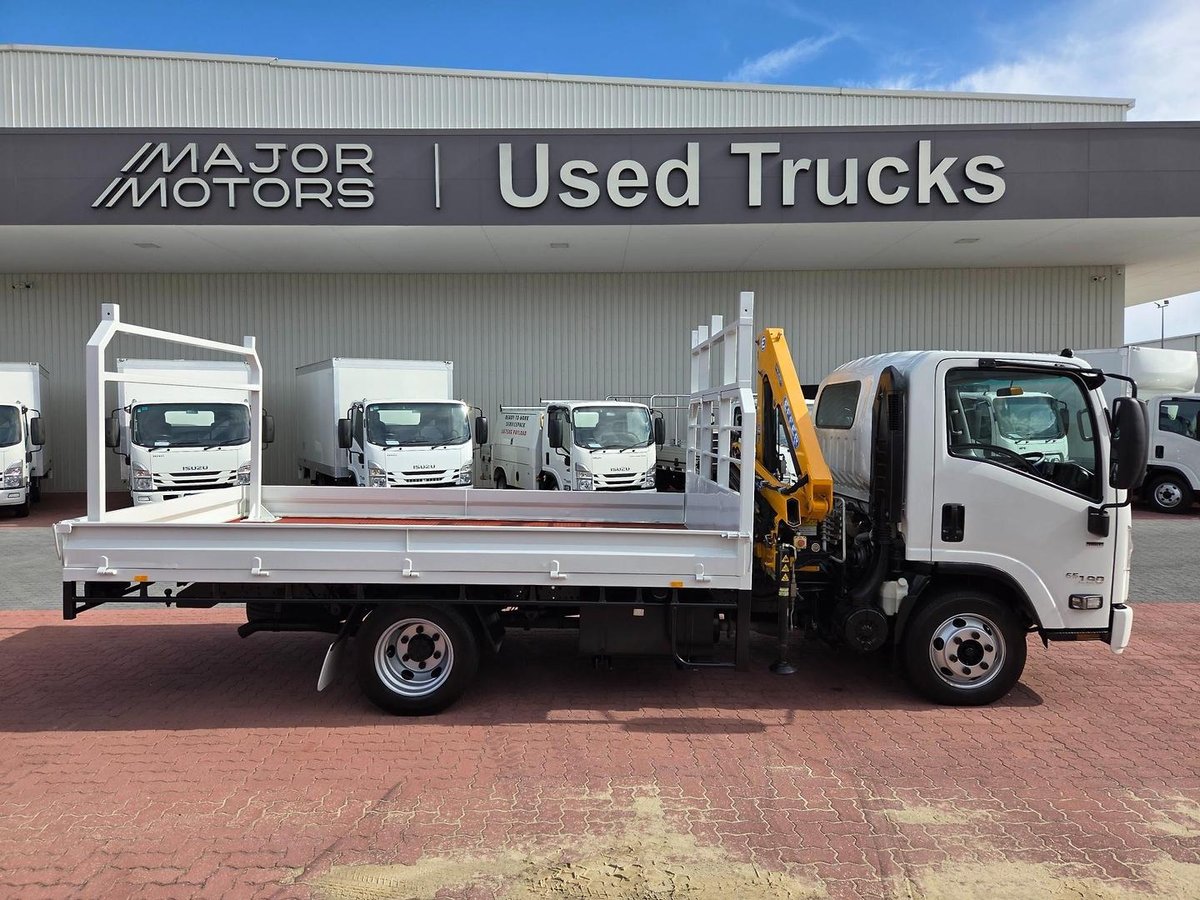 2021 Isuzu Npr 65/45-190 3 Ton Tray And Crane image 10