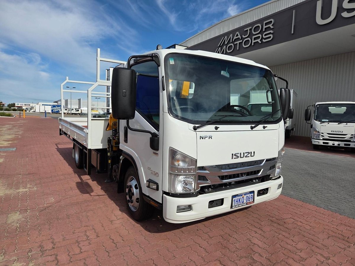 2021 Isuzu Npr 65/45-190 3 Ton Tray And Crane image 13