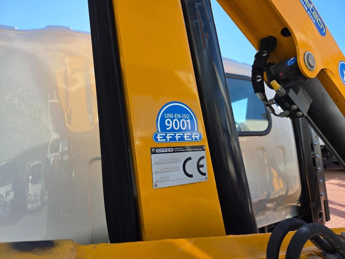 2021 Isuzu Npr 65/45-190 3 Ton Tray And Crane image 2