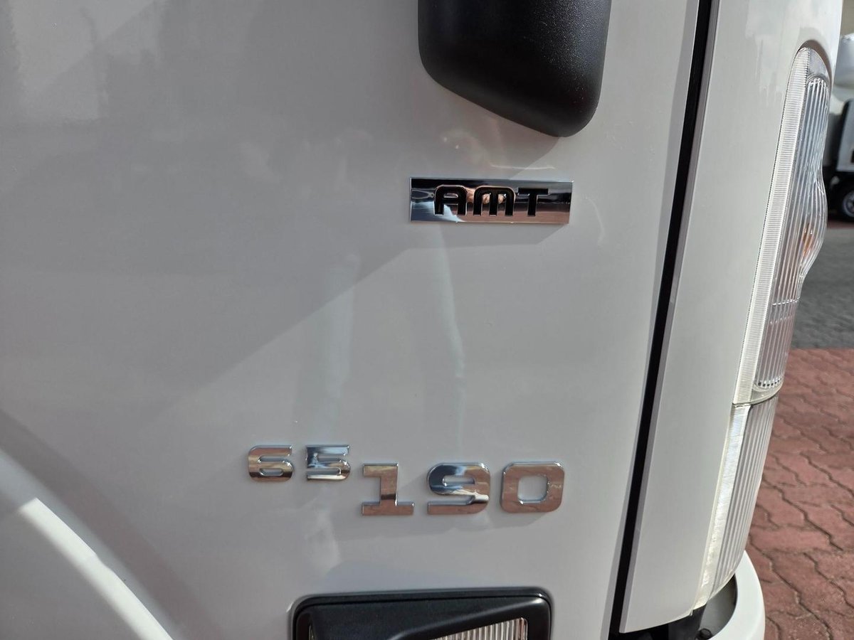 2021 Isuzu Npr 65/45-190 3 Ton Tray And Crane image 15