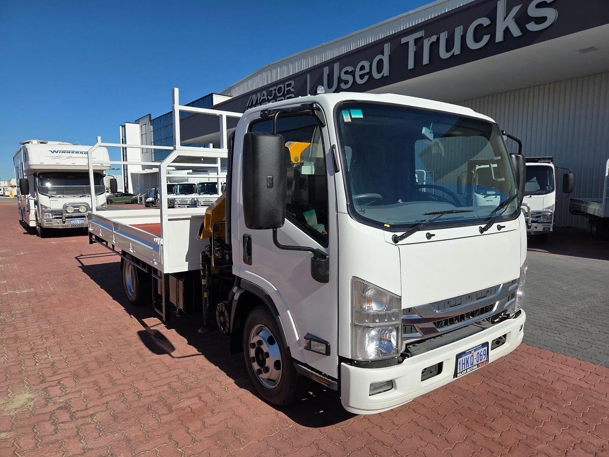 2021 Isuzu Npr 65/45-190 3 Ton Tray And Crane image 6