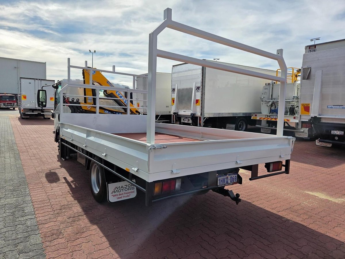 2021 Isuzu Npr 65/45-190 3 Ton Tray And Crane image 17