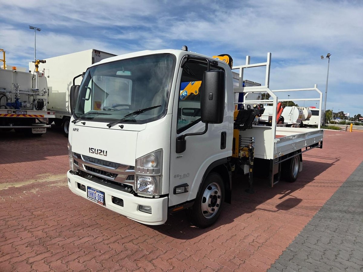 2021 Isuzu Npr 65/45-190 3 Ton Tray And Crane image 18