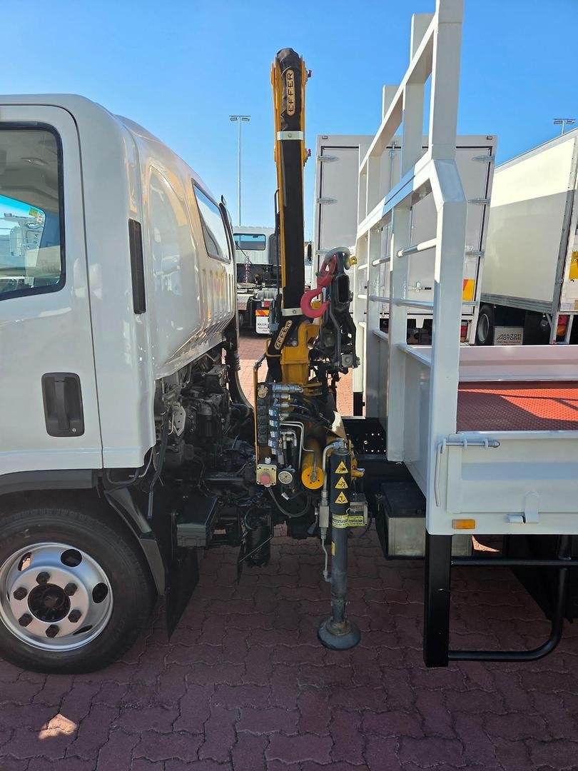 2021 Isuzu Npr 65/45-190 3 Ton Tray And Crane image 23