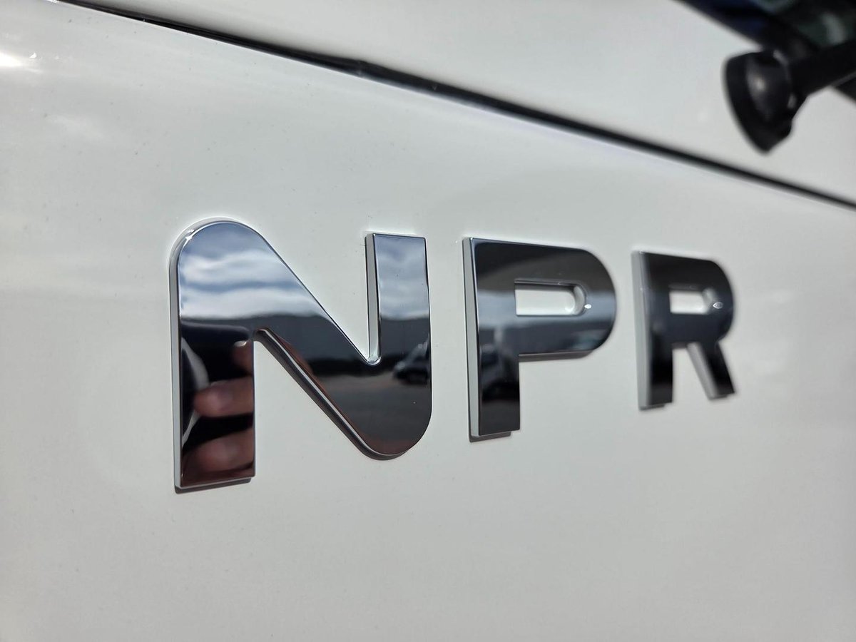 2021 Isuzu Npr 65/45-190 3 Ton Tray And Crane image 9