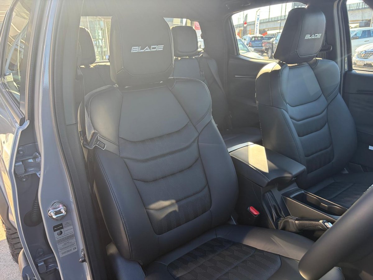 2026 Isuzu D-MAX BLADE MY25.5 4X4 Dual Range image 14