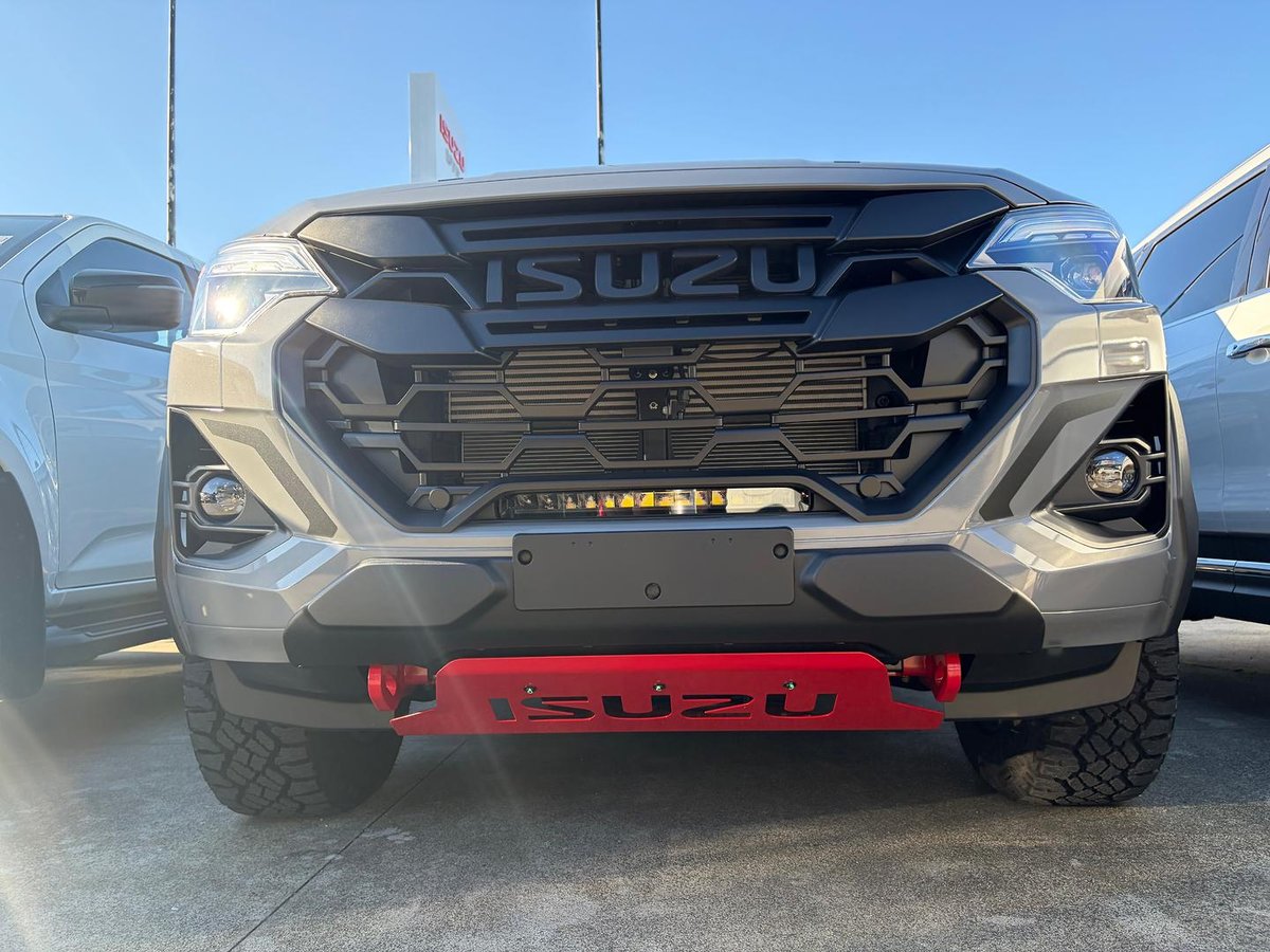 2026 Isuzu D-MAX BLADE MY25.5 4X4 Dual Range image 13