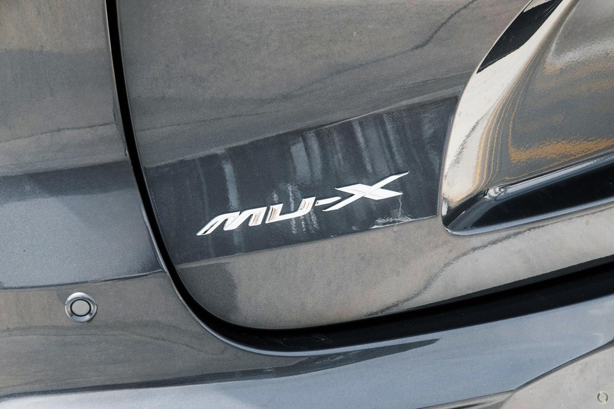 2026 Isuzu MU-X image 10