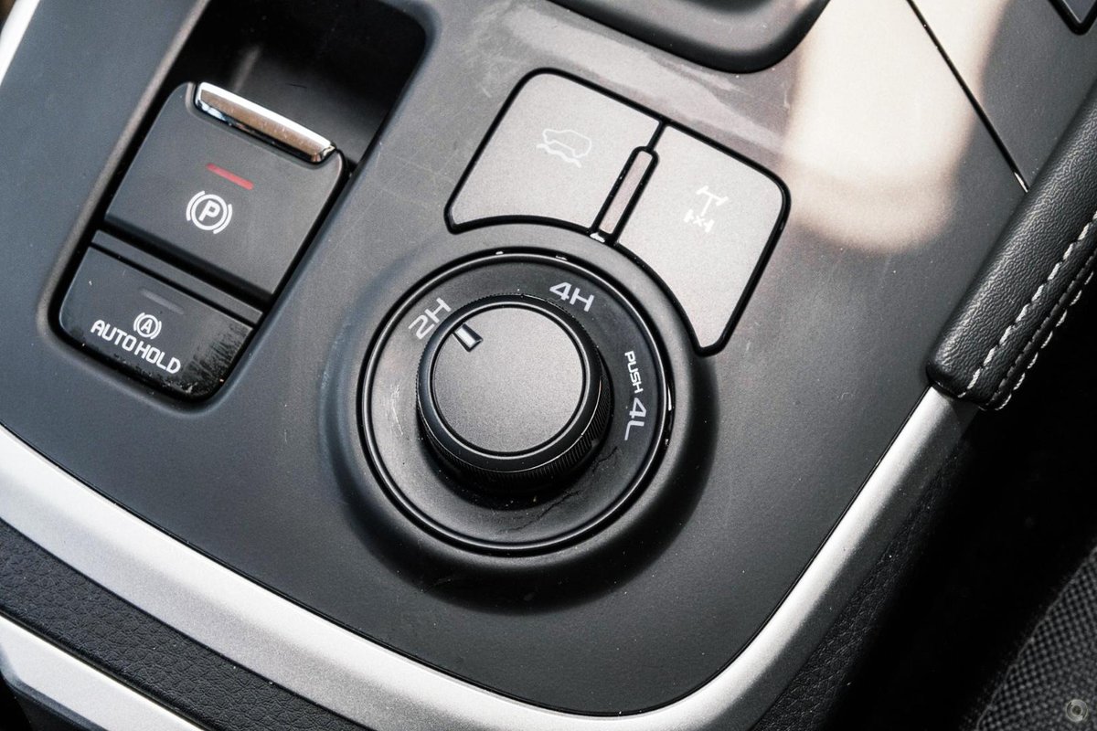2026 Isuzu MU-X image 13