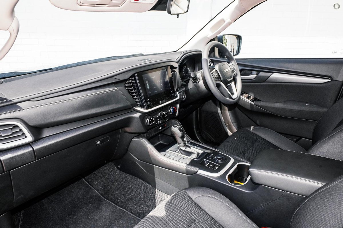 2026 Isuzu MU-X image 7