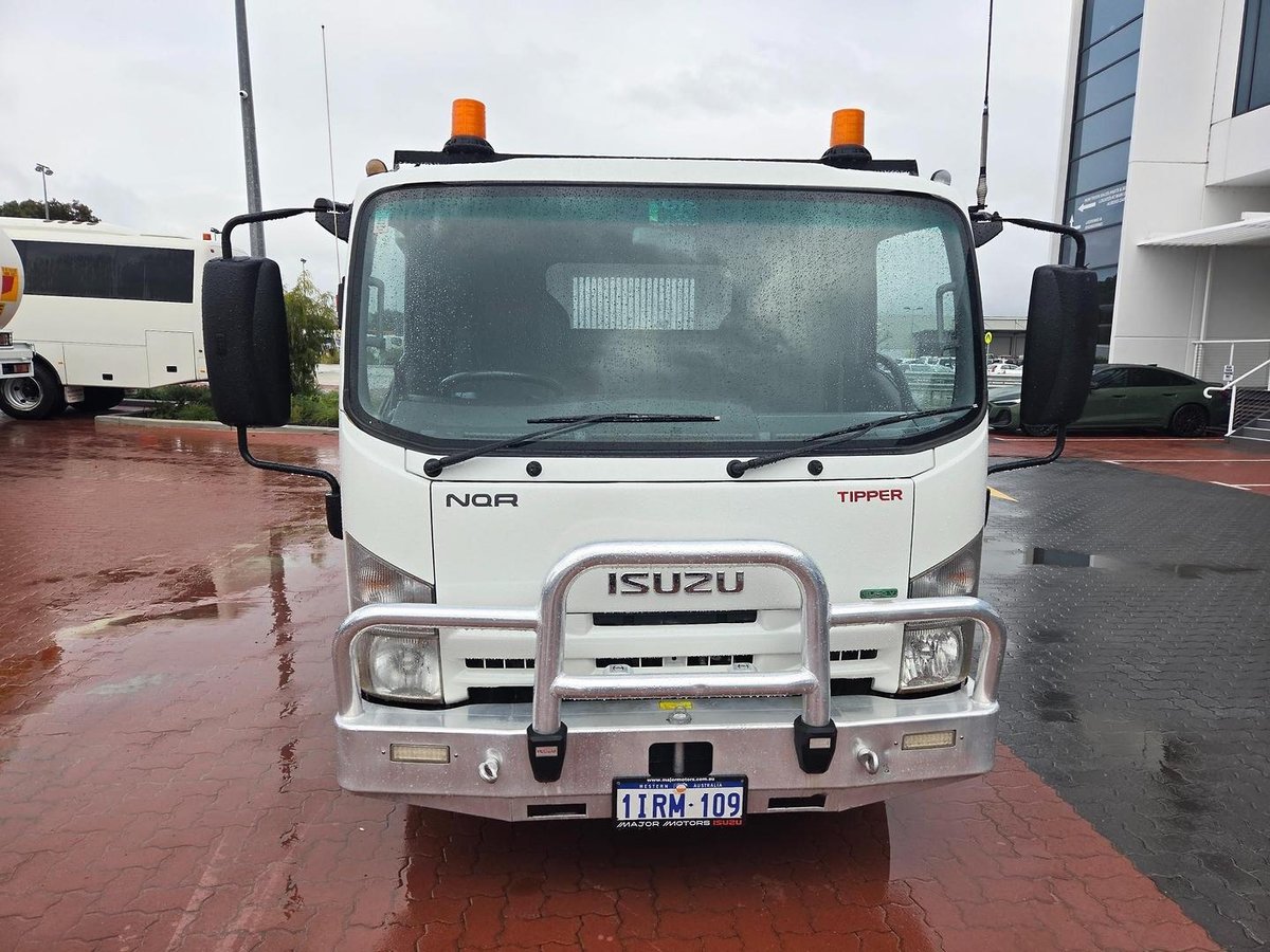 2013 Isuzu Nqr450 4.5 Ton Amt Tipper image 2