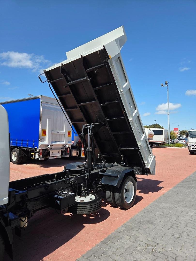2013 Isuzu Nqr450 4.5 Ton Amt Tipper image 25