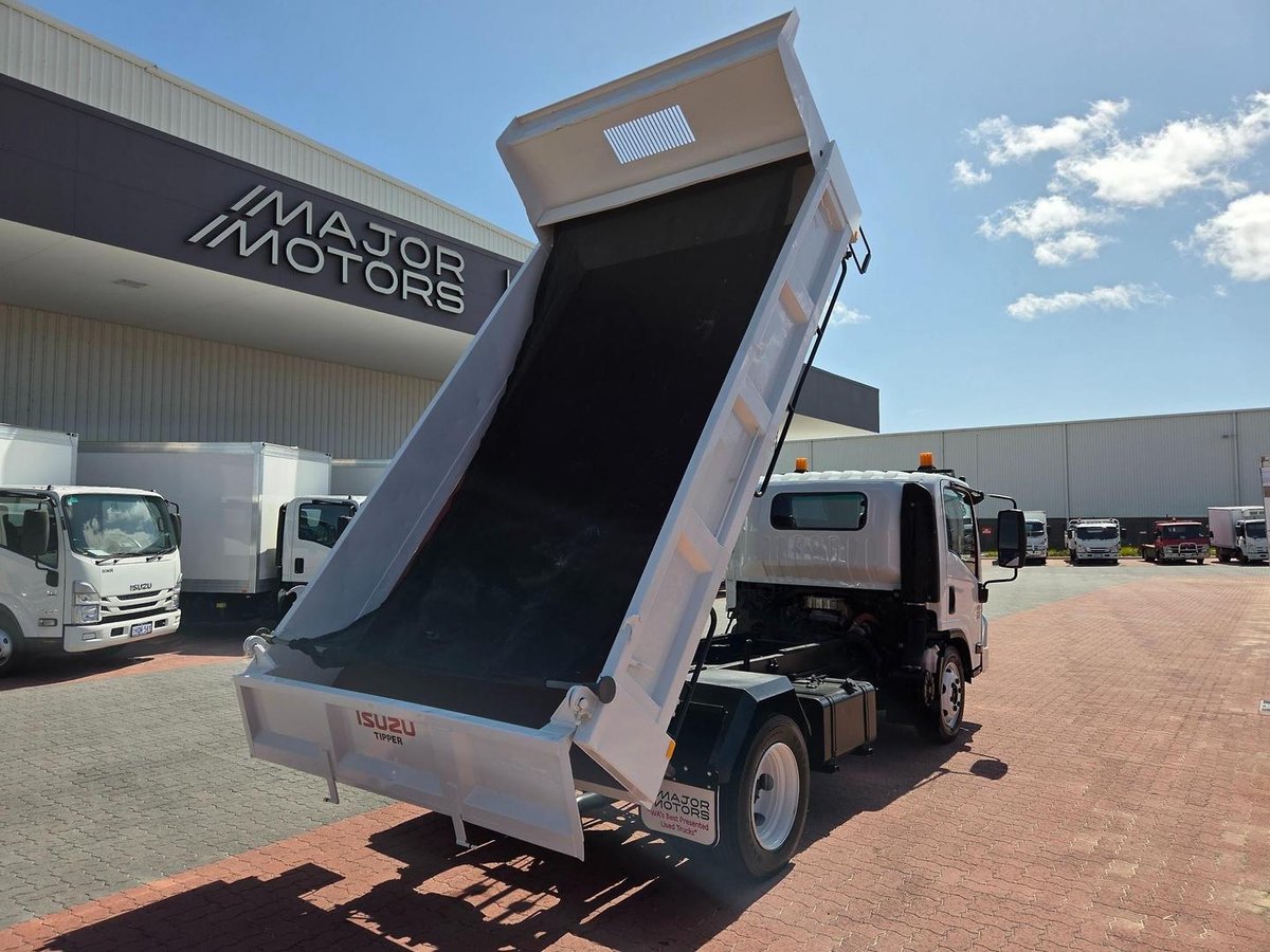 2013 Isuzu Nqr450 4.5 Ton Amt Tipper image 24