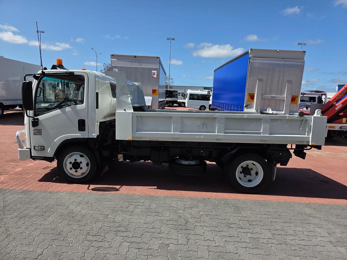 2013 Isuzu Nqr450 4.5 Ton Amt Tipper image 13