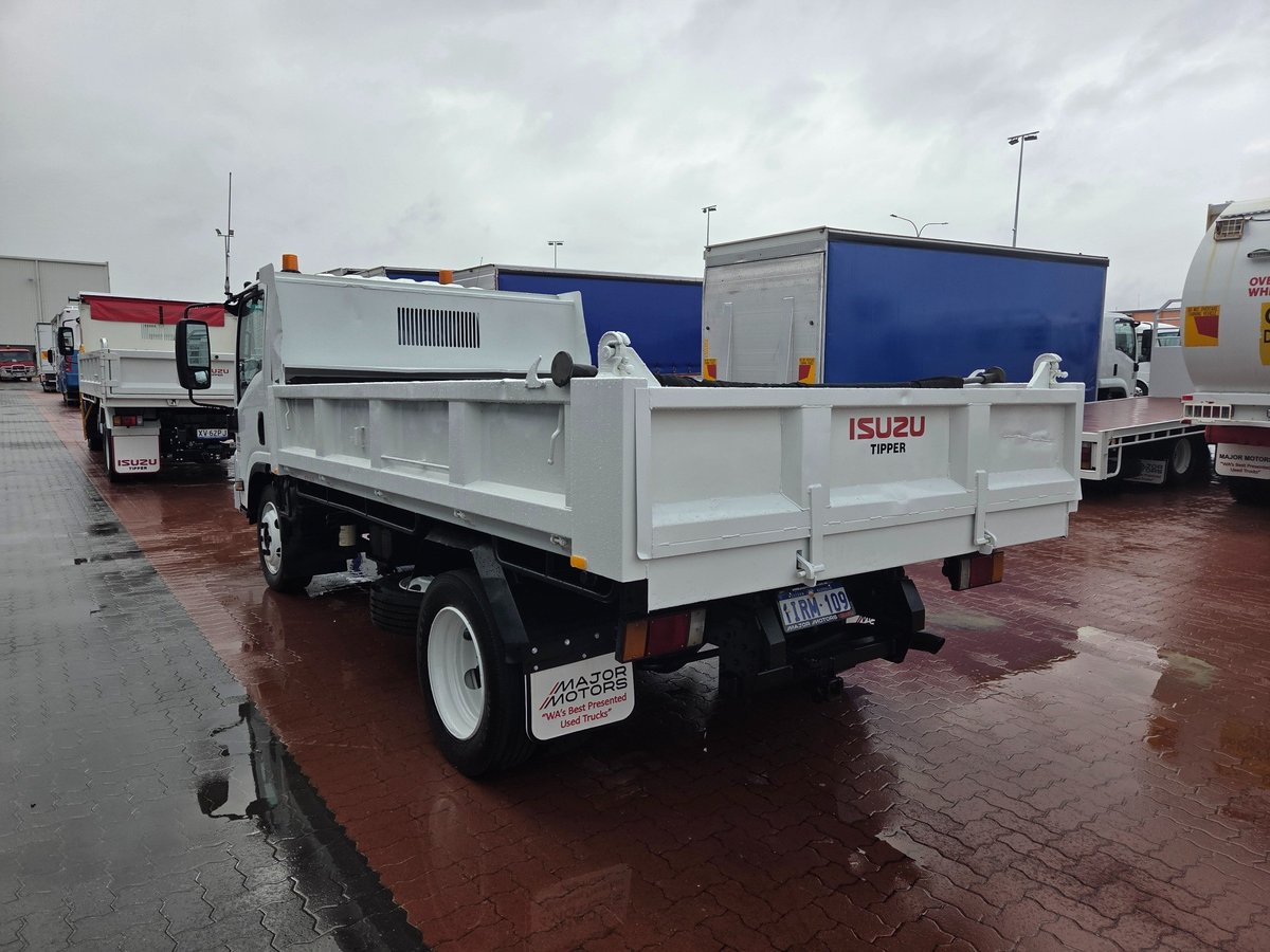 2013 Isuzu Trucks Nqr450 4.5 Ton Amt Tipper image 5