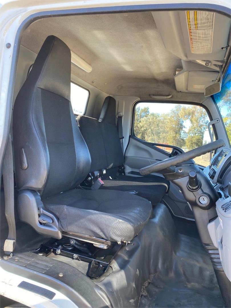 2019 Fuso Canter 815 image 13