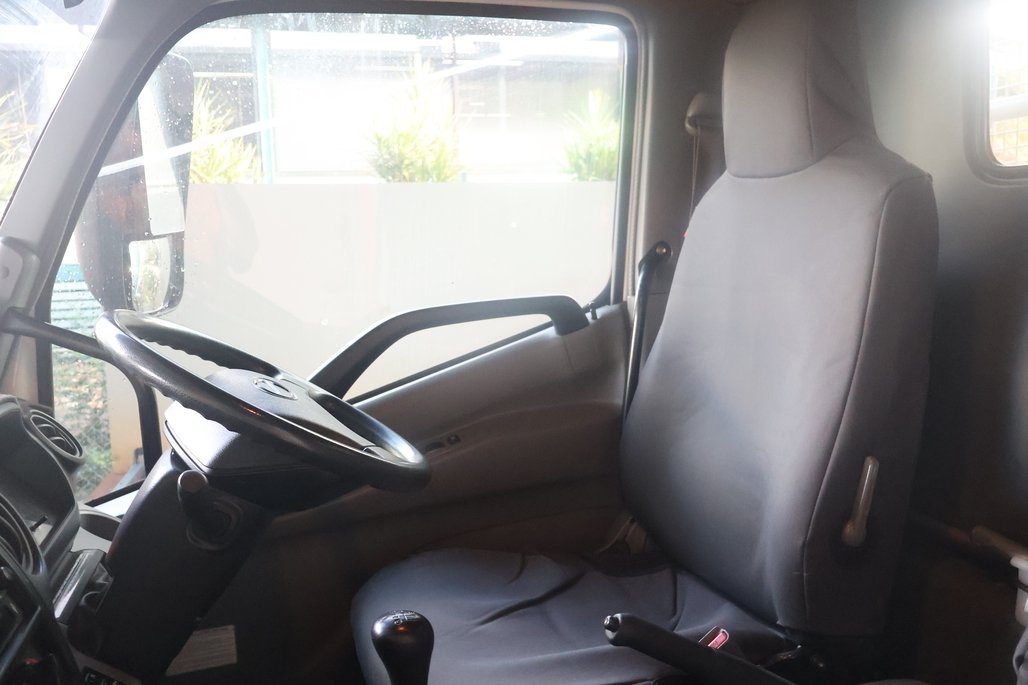 2019 Hino 300 817 image 17