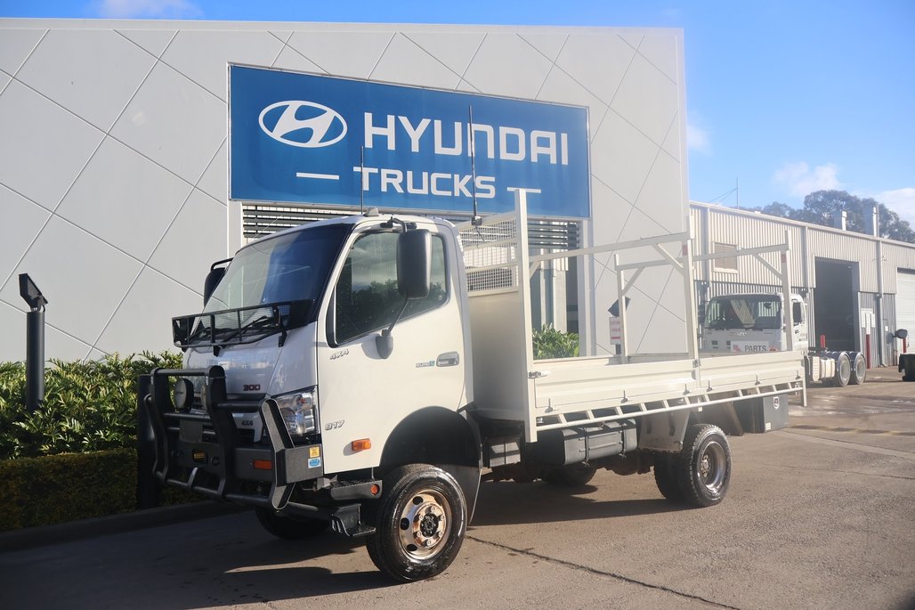 2019 Hino 300 Truck