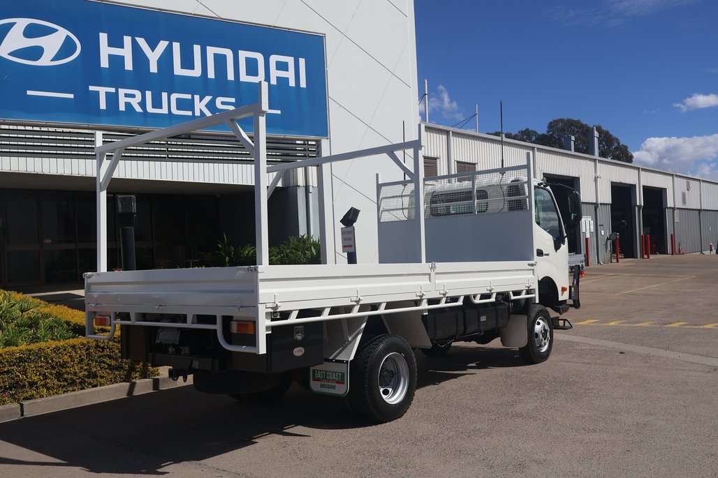 2019 HINO 300 817 image 24